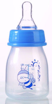 Μίνι τυποποιημένο μπουκάλι σίτισης μωρών λαιμών 2oz 60ml PP νεογέννητο με το κιβώτιο παραθύρων
