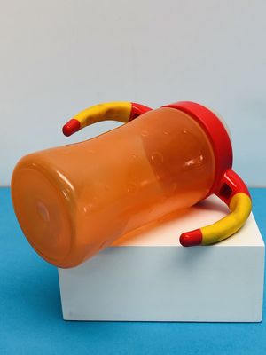 Ελεύθερο μη χύσιμο BPA 9 μήνας φλυτζάνι Sippy μωρών παιδιών 7 ουγγιών